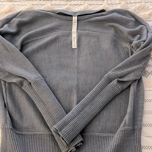 LULULEMON Women’s Heathered Arctic Grey SATTVA Sweater Merino Wool Size 8 - Picture 5 of 5